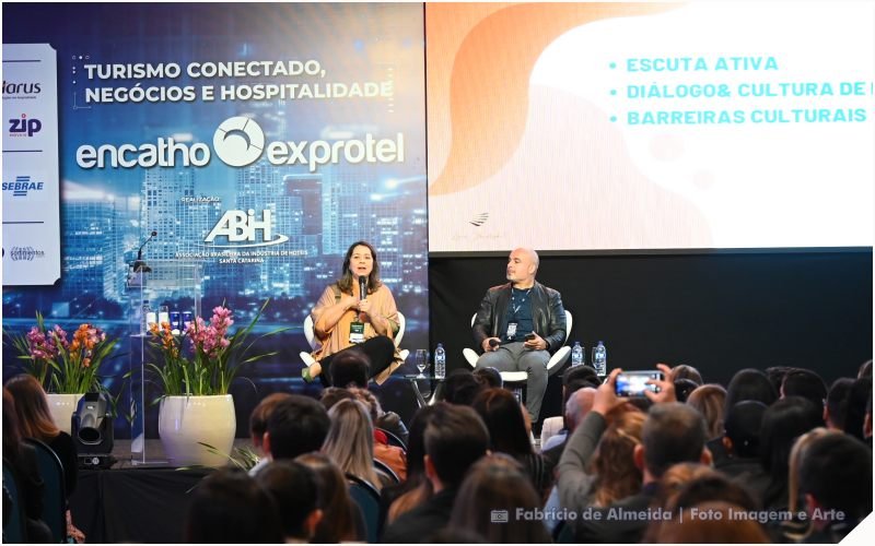 Lara Perdigão e Luciano Vieira no Encatho & Exprotel 2025