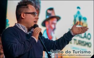 Giovanni Bagatini, representando a Fecomercio PR, no Salão de Turismo dos Campos Gerais