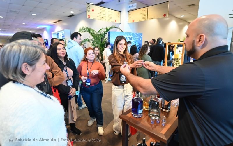 Degustação da Amistat Destilados no Encatho e Exprotel - Sortimentos.com.br