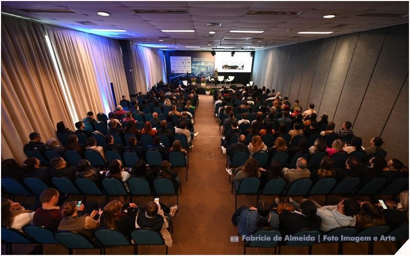 Palestra no Encatho & Exprotel - Evento da ABIH-SC - feirasdeturismo.com